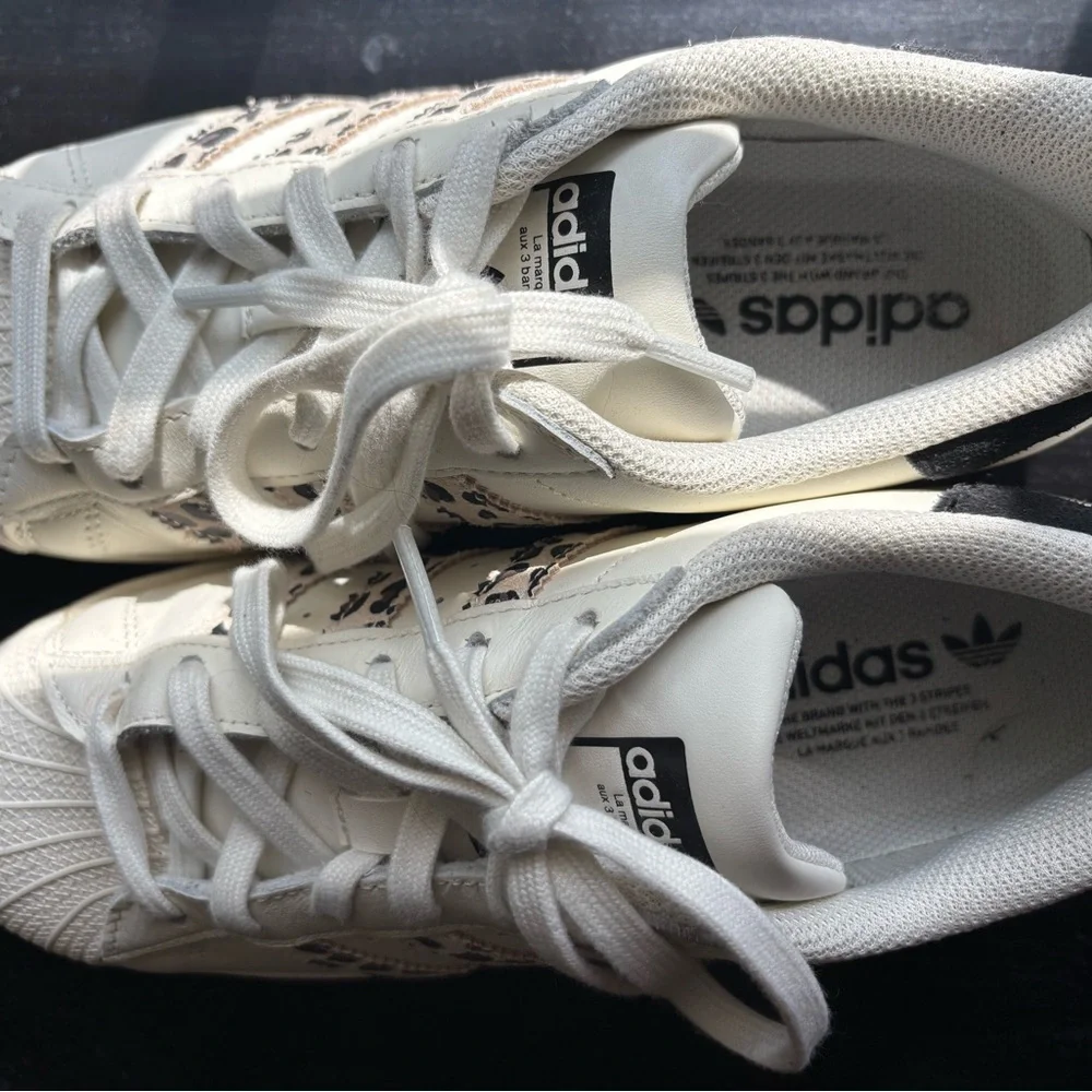 Women's Sneakers - White and Leopard Print - Picture 3 of 5